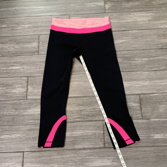 Lululemon Inspire Crop II
Black / Wee Are From Space Parfait Pink Sz 6 - Picture 11 of 17